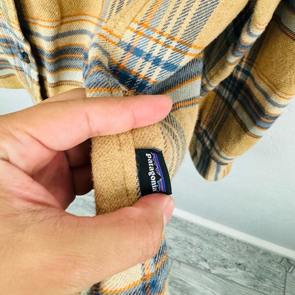 Patagonia Men’s Yellow Blue Plaid Long Sleeve Button Down Shirt - Picture 3 of 7